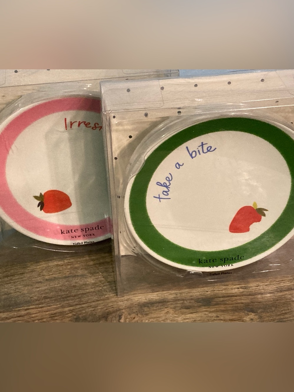 kate spade NIB Set of 4 TidBit Plates Melamine Green Pink Red Blue